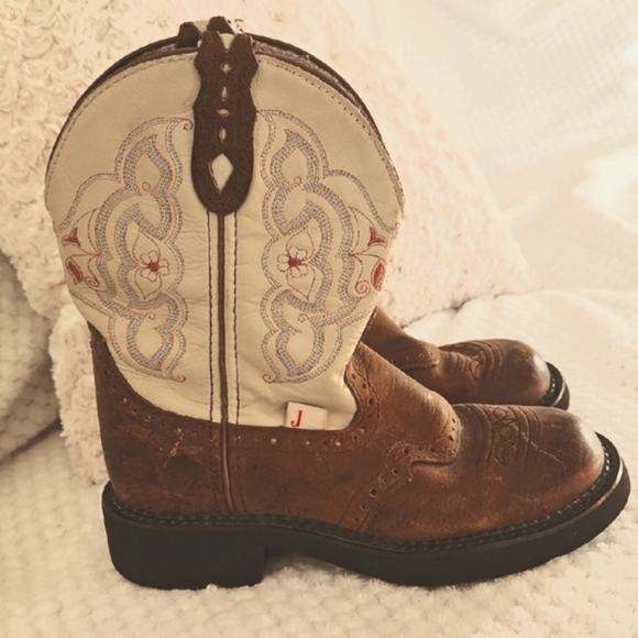 Justin Boots Shoes - Womens Justin Gypsy Brown and Cream Western Boots Size 6.5B